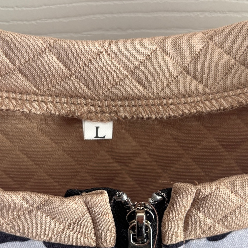 Leopard Print Quilted Pullover - Picture 3 of 4